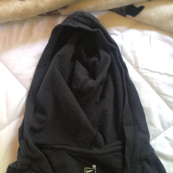 M Nike low v cut work out athletic top long sleeve with hood - Picture 5 of 5